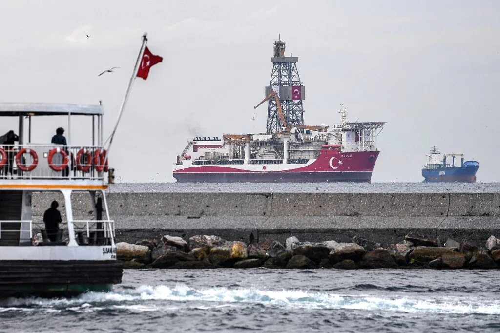 A Turkish drilling ship is viewed in Istanbul in this archive photo. (Ozan Kose / AFP)