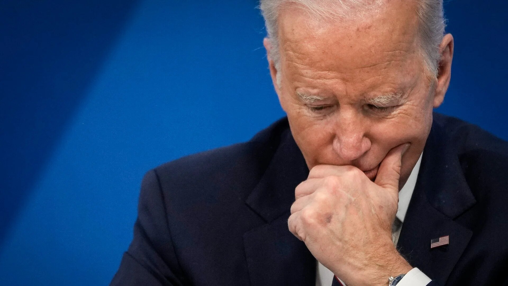 Le président américain Joe Biden lors d’une réunion virtuelle, le 22 février 2022 (AFP)