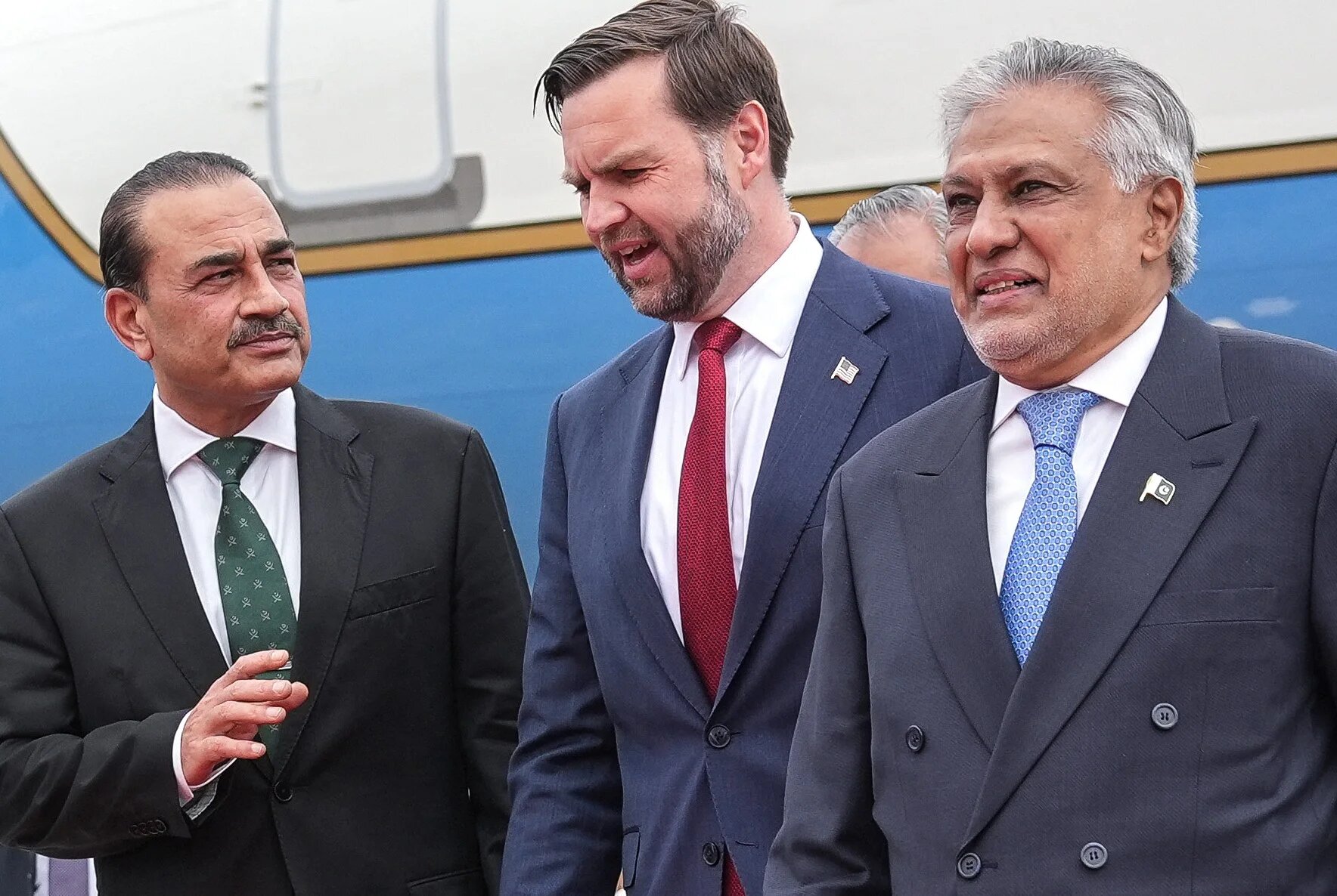 US Vice President JD Vance (C) speaks with Pakistan's army chief Asim Munir (L) and Pakistan's Foreign Minister Ishaq Dar (R) after arriving for the US-Iran peace talks in Islamabad, 11 April 2026 (Jacquelyn Martin/Pool/AFP)