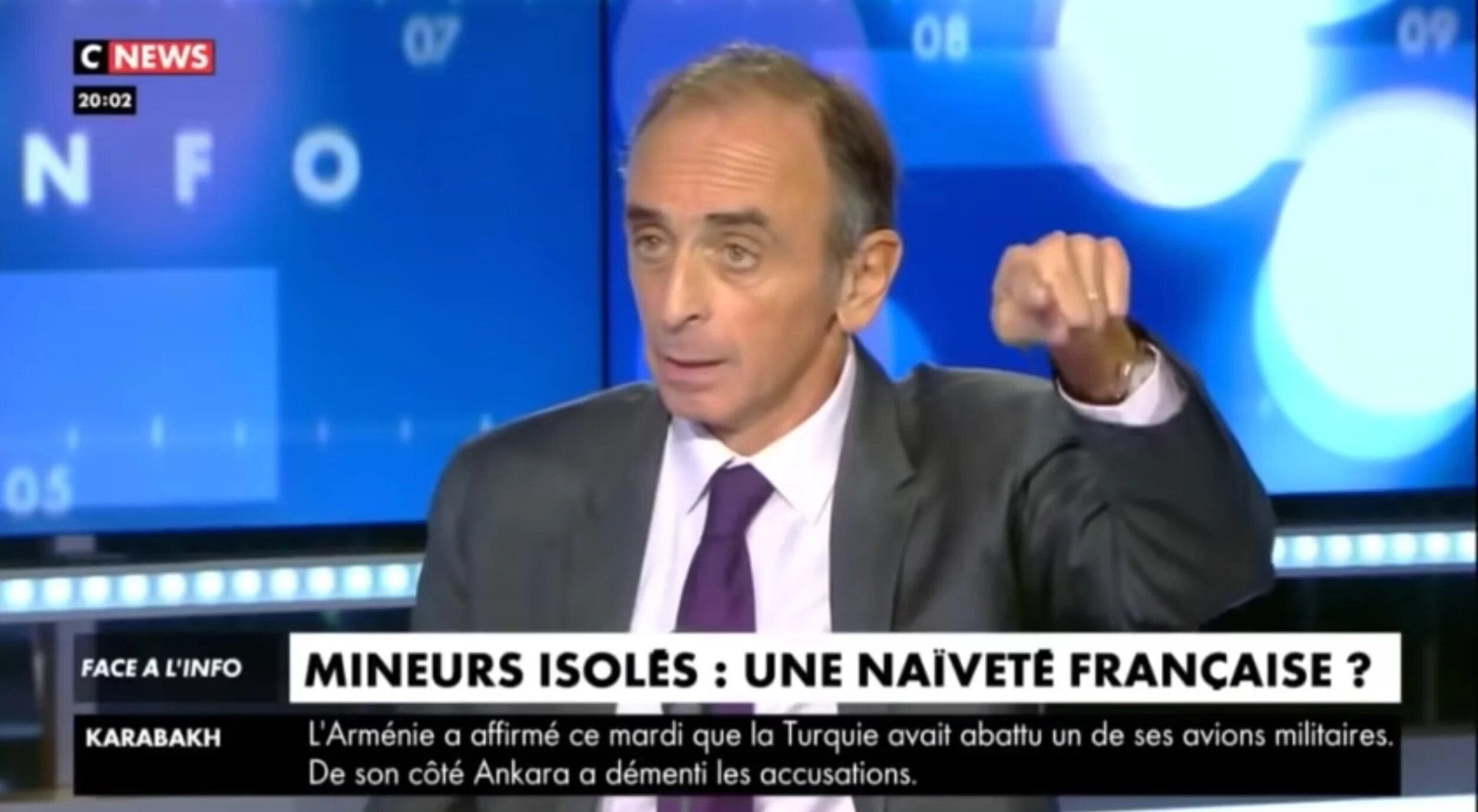 « Ils n’ont rien à faire ici, ils sont voleurs, ils sont assassins, ils sont violeurs, c’est tout ce qu’ils sont, il faut les renvoyer et il ne faut même pas qu’ils viennent » a déclaré Éric Zemmour (capture d’écran)