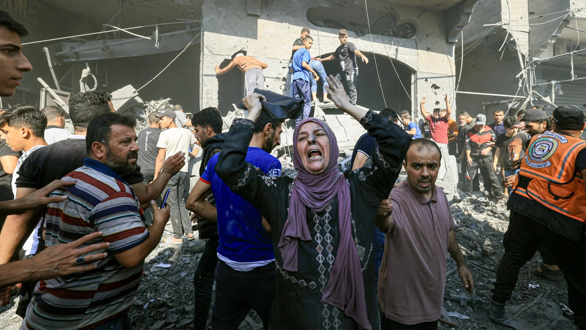 « La langue est l’outil le plus puissant en dehors du champ de bataille, les médias occidentaux le savent et l’utilisent bien à l’avantage d’Israël » - Abdulkader Assad, linguiste et journaliste (AFP)