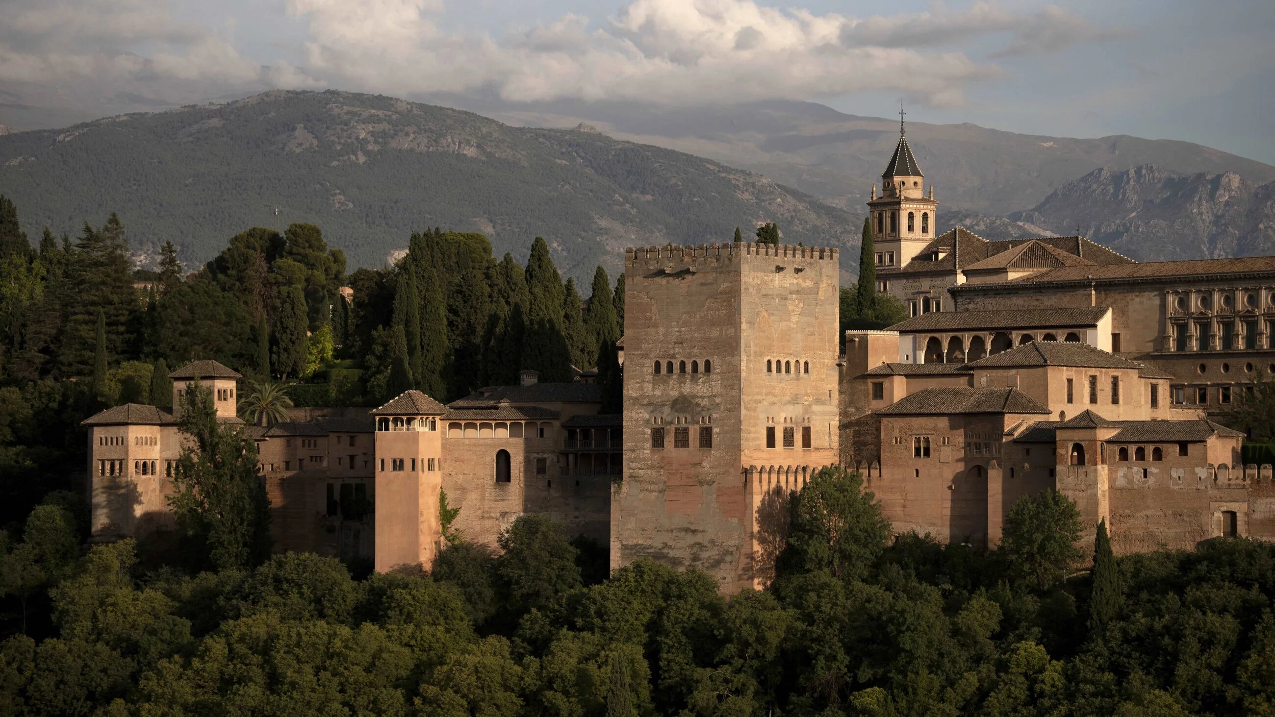 Photo du palais de l’Alhambra à Grenade, le 10 juin 2023 (AFP/Jorge Guerrero)