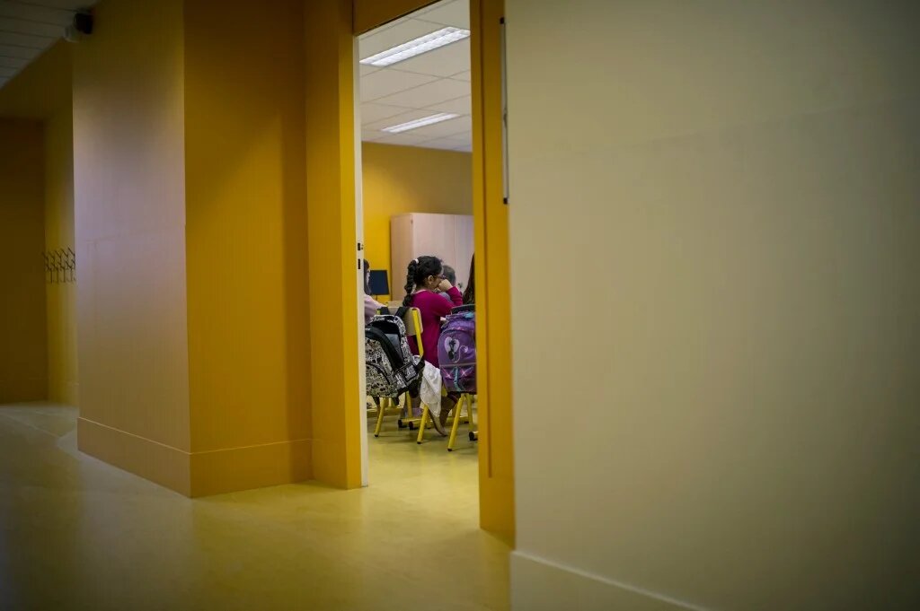 Les enseignants et les parents d’élèves sont nombreux à réclamer un renforcement des mesures de sécurité dans les établissements scolaires (AFP/Jeff Pachoud)