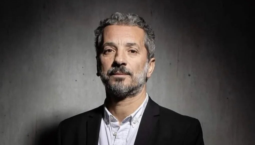 Selon Farid Alilat, les policiers l’ont interrogé notamment sur ses écrits, sur la ligne éditoriale de son journal, sur l’objet de son voyage, et sur les opposants algériens à l’étranger et ont fouillé ses deux téléphones et son ordinateur (X/@RSF_inter)