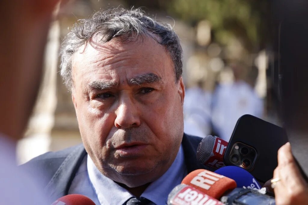 Benjamin Stora, qui a rédigé en 2021, à la demande d’Emmanuel Macron, un rapport sur le conflit mémoriel entre l’Algérie et la France et proposé une série d’actions pour déminer l’histoire et la mémoire entre les deux pays, est président de la commission pour la partie française (AFP/Ludovic Marin) 