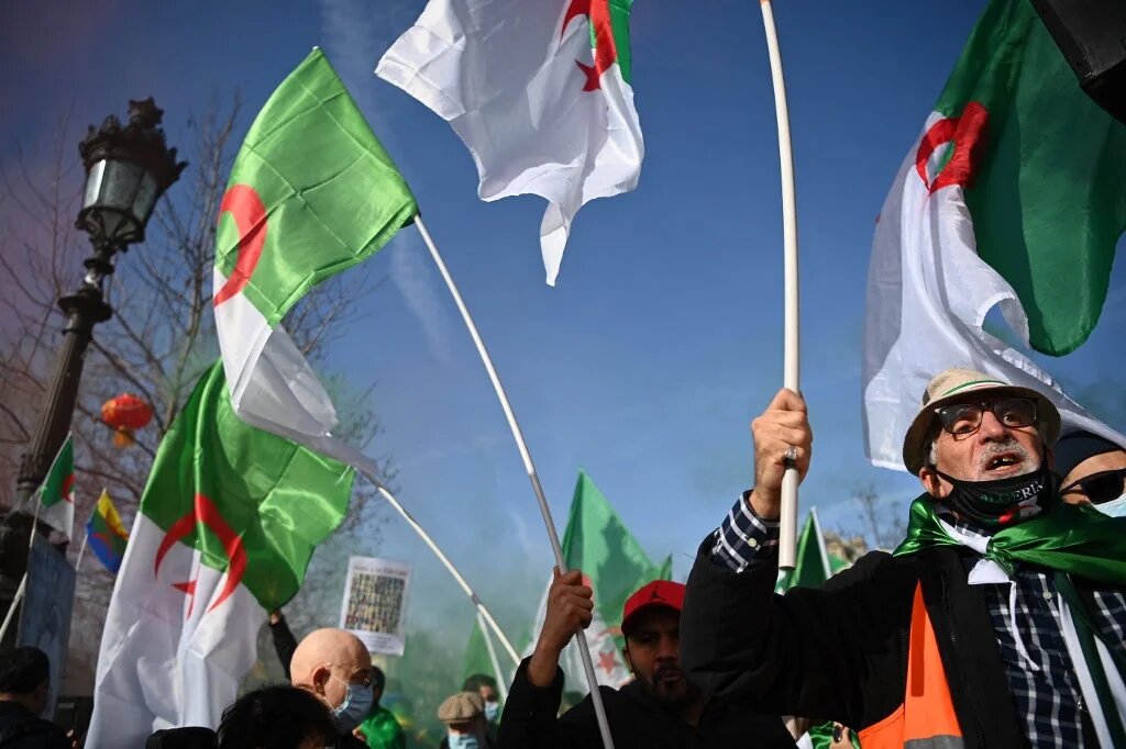 Manifestation pro-hirak à Paris, le 21 février 2021 (AFP/Anne-Christine Poujoulat)