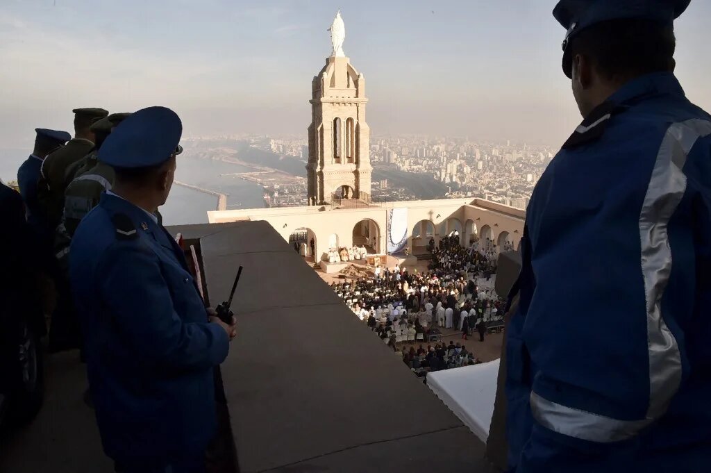 Les autorités ont notamment « empêché » des activités organisées récemment par l’Église catholique, pourtant représentée officiellement dans le pays depuis son indépendance (AFP/Ryad Kramdi) 