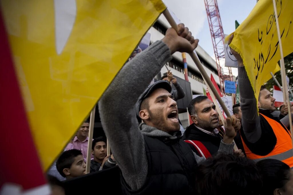 Des musulmans manifestent en Allemagne contre les caricatures du prophète publiées dans Charlie Hebdo, le 22 septembre 2012 (AFP/Marcus Simaitis)