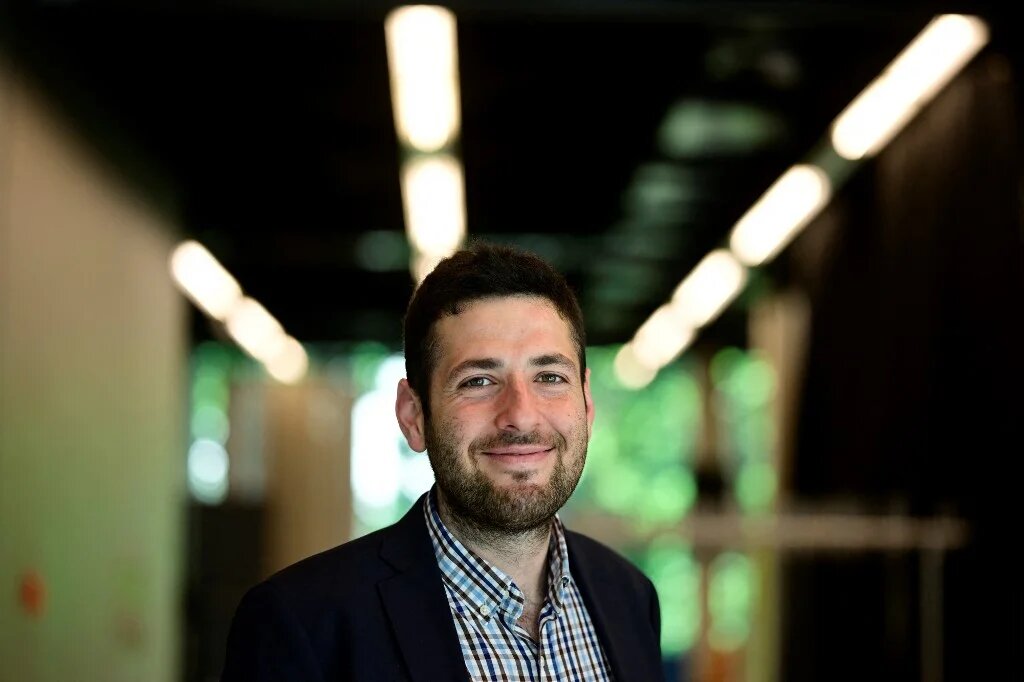 Ryyan Alshebl attribue sa victoires à sa capacité d’écoute des problèmes des habitants de la bourgade, sur des questions comme la garde des enfants et le numérique (AFP/John MacDougall)