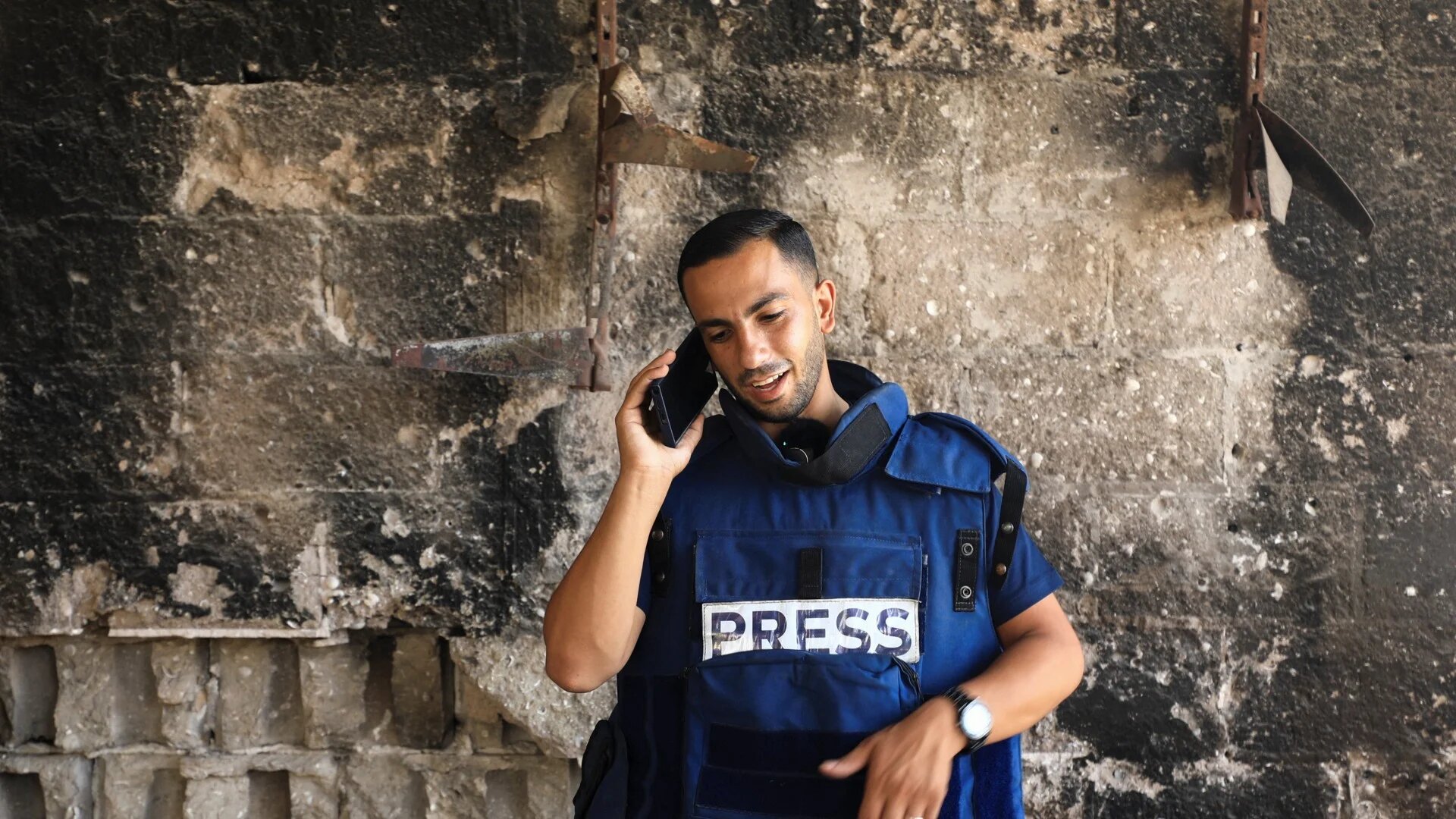 Al Jazeera journalist Anas Al Sharif, who was killed in an Israeli strike, speaks on the phone in Gaza City 13 August 2024 (Reuters/Dawoud Abu Alkas/File Photo)