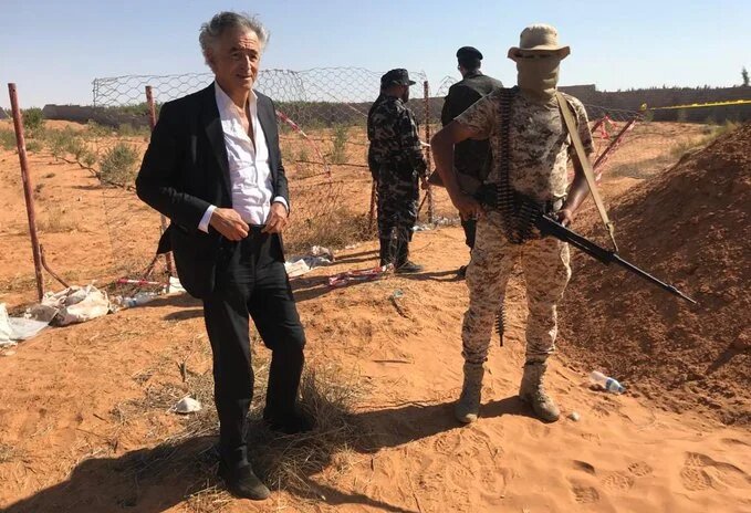 Photo publiée sur Twitter par Bernard Henri-Lévy prise, selon lui, le 25 juillet, sur le charnier de Tarhouna (Twitter) 