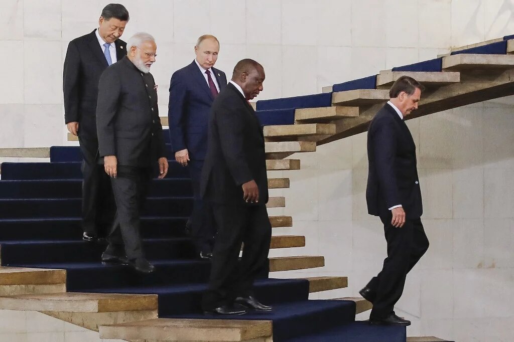 Le président chinois Xi Jinping, le Premier ministre indien Narendra Modi, le président russe Vladimir Poutine, le président sud-africain Cyril Ramaphosa et le président brésilien Jair Bolsonaro au onzième sommet des BRICS, le 4 novembre 2019 au Brésil (AFP/Sergio Lima)