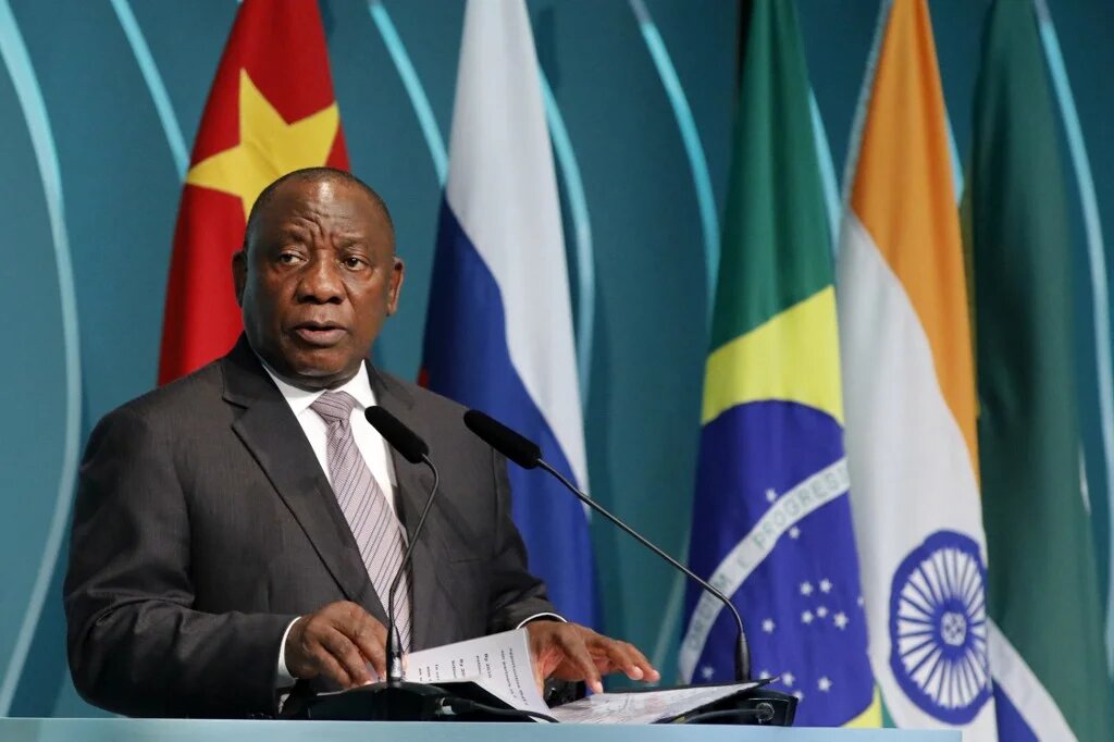 Le président sud-africain Cyril Ramaphosa (en photo) accueille à partir de mardi les chefs d’État du Brésil, Luiz Inácio Lula da Silva, et de Chine, Xi Jinping. L’Inde sera représentée par son Premier ministre, Narendra Modi, et la Russie par son ministre des Affaires étrangères, Sergueï Lavrov (AFP/Sergio Lima)
