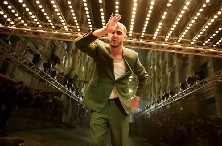 DJ Snake est venu tourner une partie de « Disco Maghreb » à Climat de France, un quartier populaire d’Alger, où les habitants se sont massés par dizaines pour écouter la star (capture d’écran)