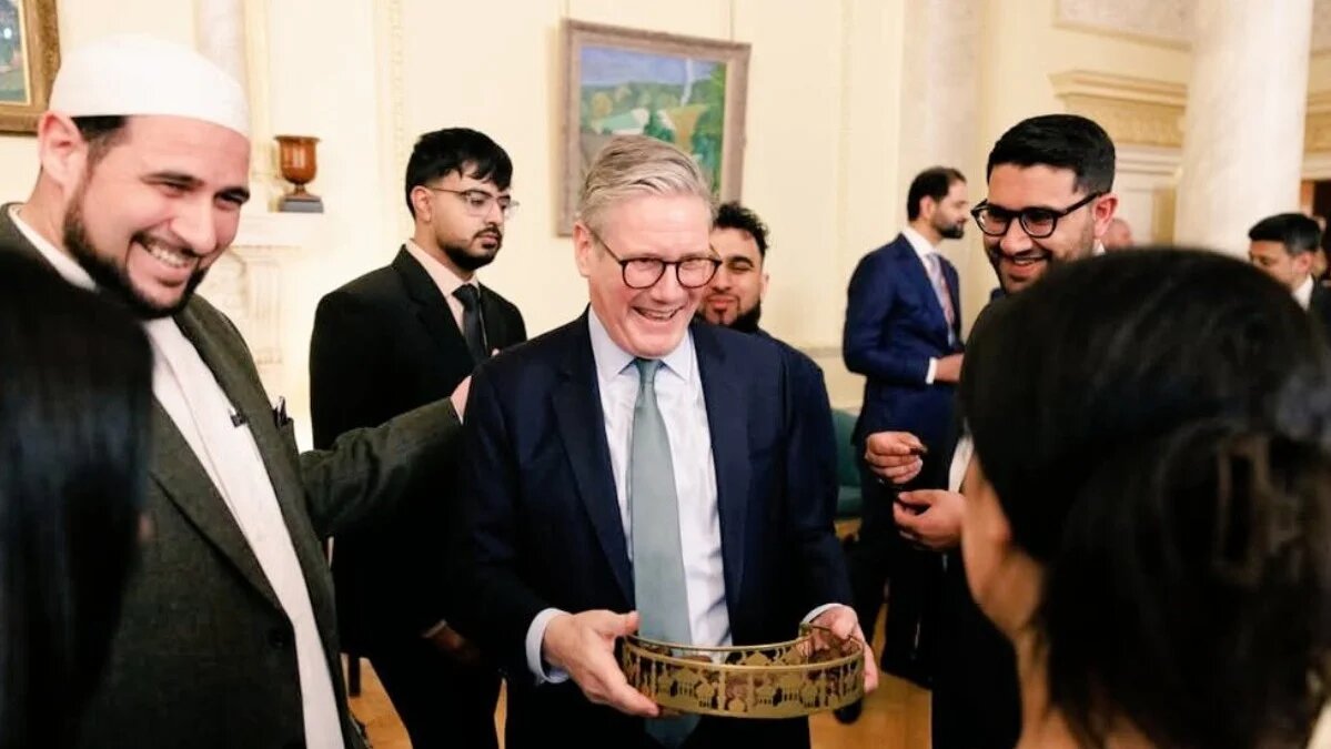 Imam Adam Kelwick (left) stands alongside PM Keir Starmer at an iftar in 10 Downing Street last week (X/screengrab)
