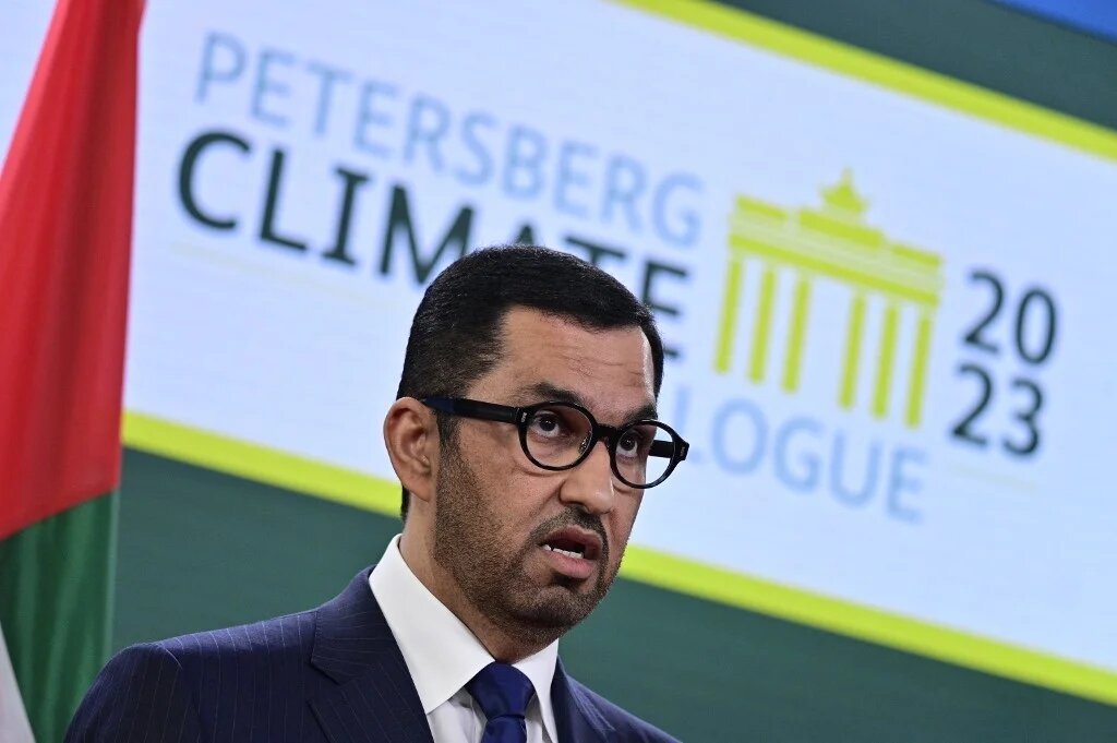 Sultan Ahmed al-Jaber veut présenter une feuille de route pour la COP28 qui comprend un « objectif mondial de tripler les énergies renouvelables, doubler l’efficacité énergétique et doubler l’hydrogène propre, le tout d’ici 2030 ». Le plan ne comprend cependant pas la mention explicite d’éradiquer l’utilisation des combustibles fossiles (AFP/John MacDougall)