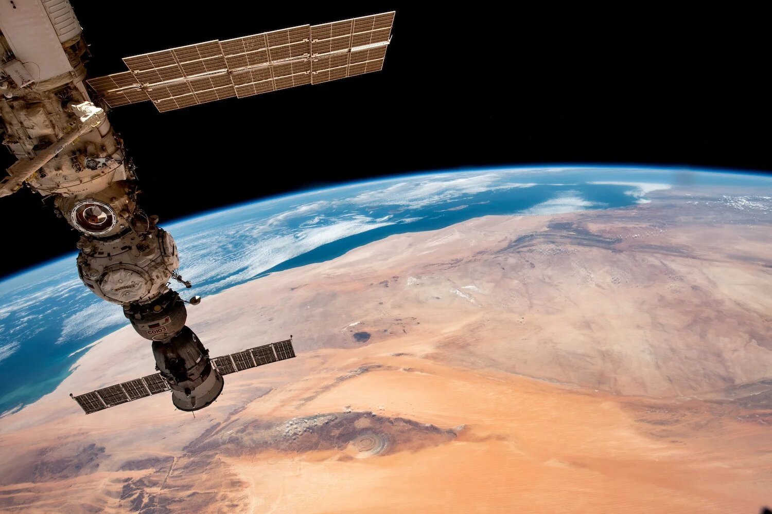 Photographie l’Œil de l’Afrique ou Structure de Richat en Mauritanie, prise de l’espace par l’astronaute émirati Sultan al-Neyadi (Twitter/@Astro_Alneyadi)