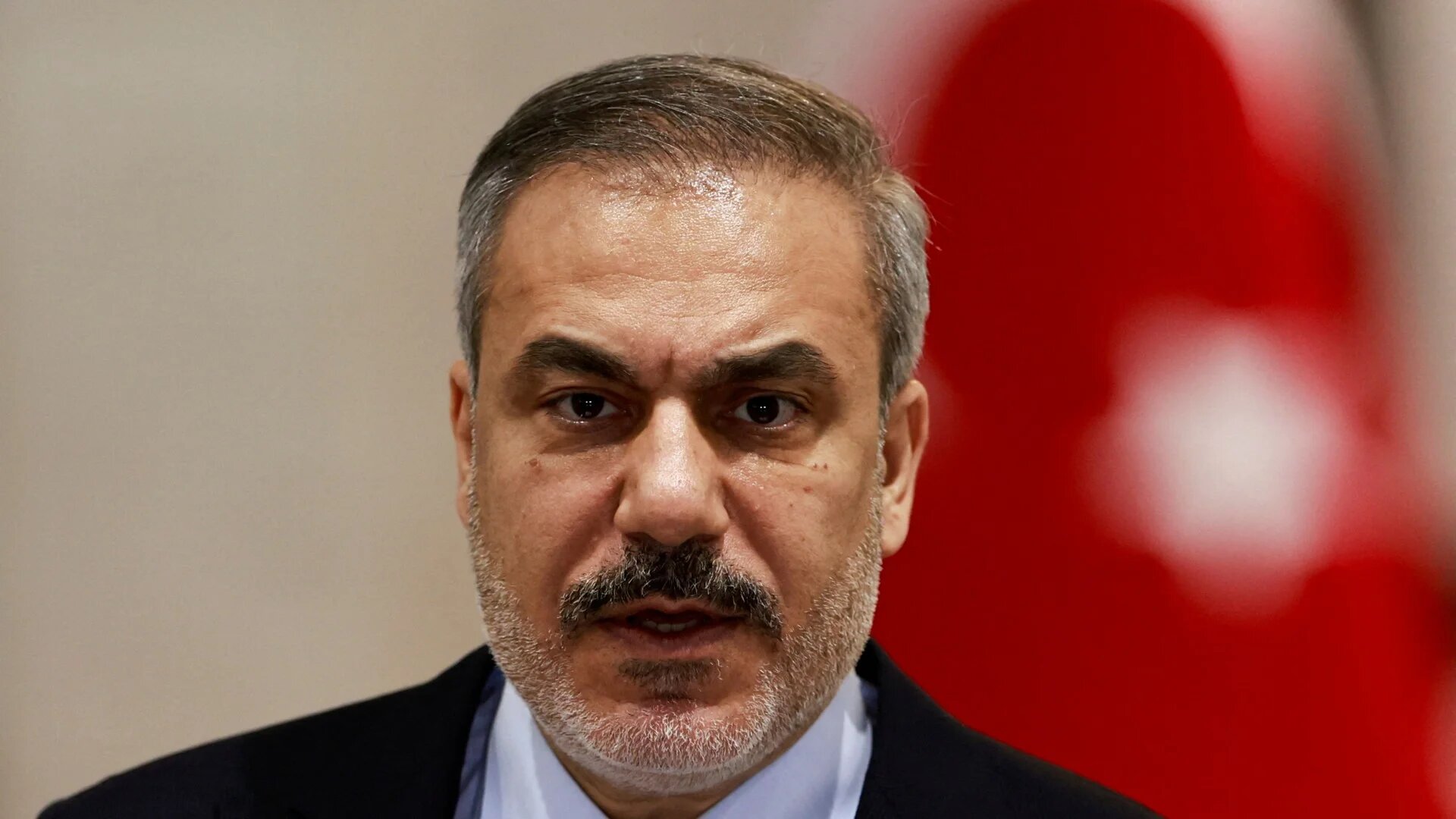 Hakan Fidan attends a news conference in Baghdad 26 January (Reuters/Thaier Al-Sudani/File Photo)