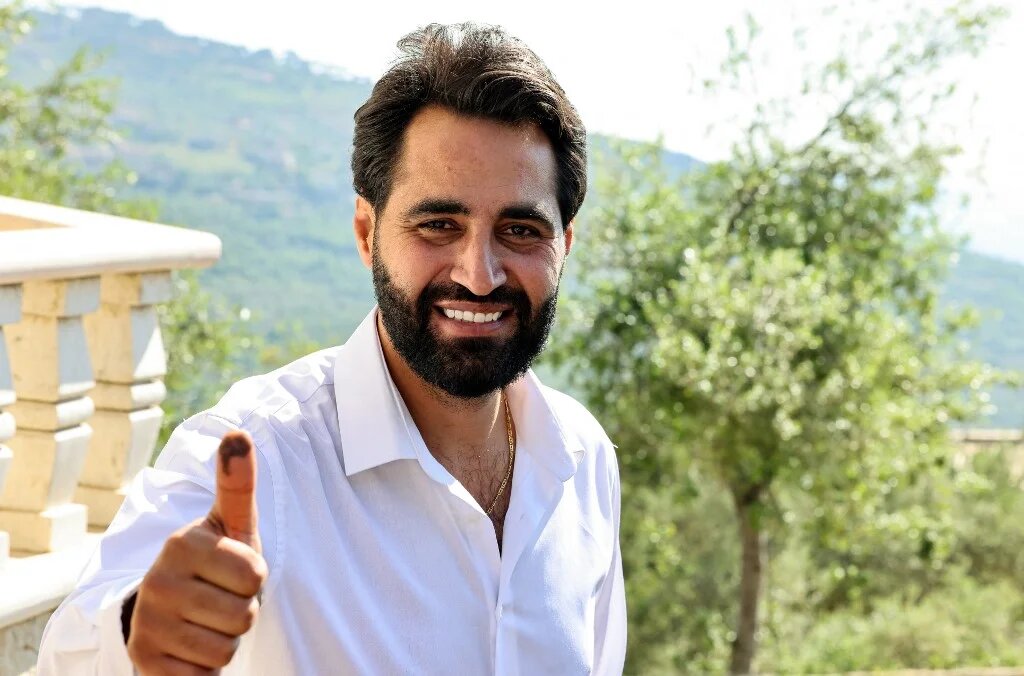 Pendant la contestation de 2019, Firas Hamdane était membre du comité de l’Ordre des avocats, chargé de défendre les manifestants arrêtés. Il a été gravement blessé à la poitrine par une balle en caoutchouc tirée par les gardes du Parlement lors de ces manifestations (AFP/Joseph Eid)