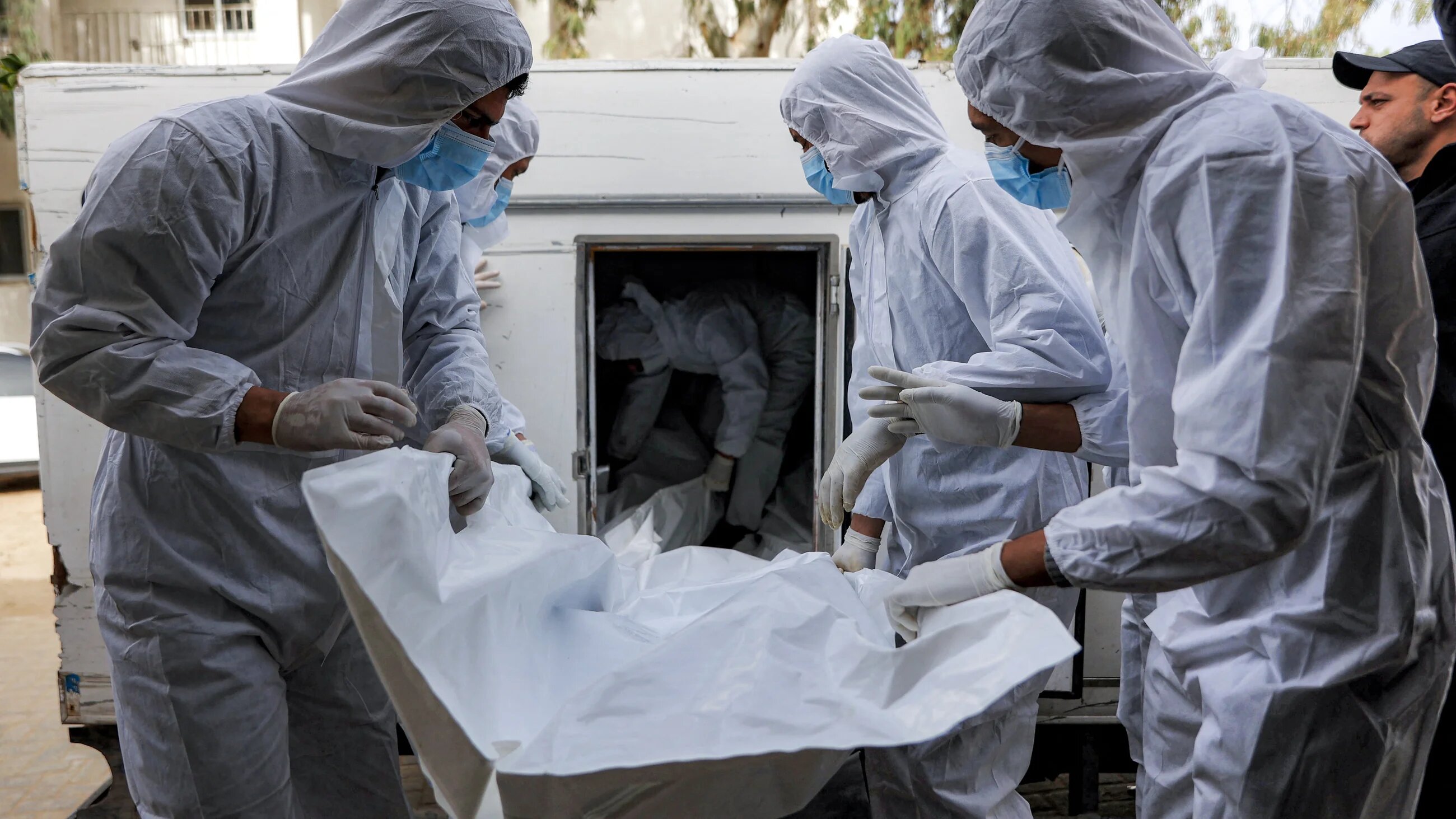 Forensic experts prepare to examine the bodies of Palestinians returned by Israel outside a morgue at al-Shifa hospital in Gaza City on 30 January, 2026 (AFP/Omar al-Qattaa) 