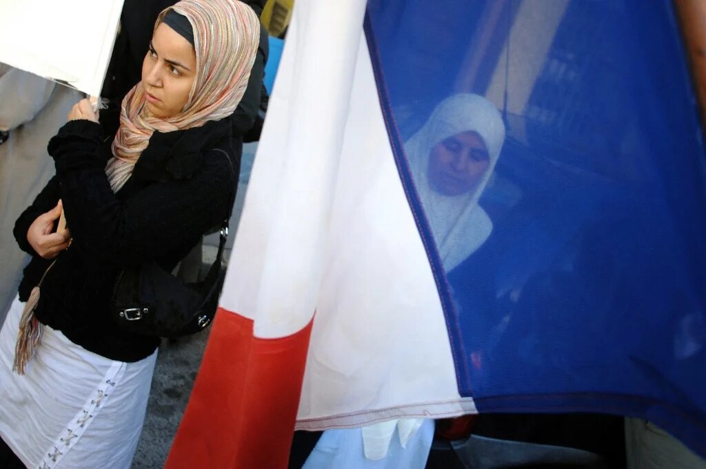 « La proclamation de principes universels n’empêche aucunement les discriminations et le racisme des institutions de l’État à l’égard des minorités » – Philippe Marlière (AFP/Jean-Philippe Ksiazek)