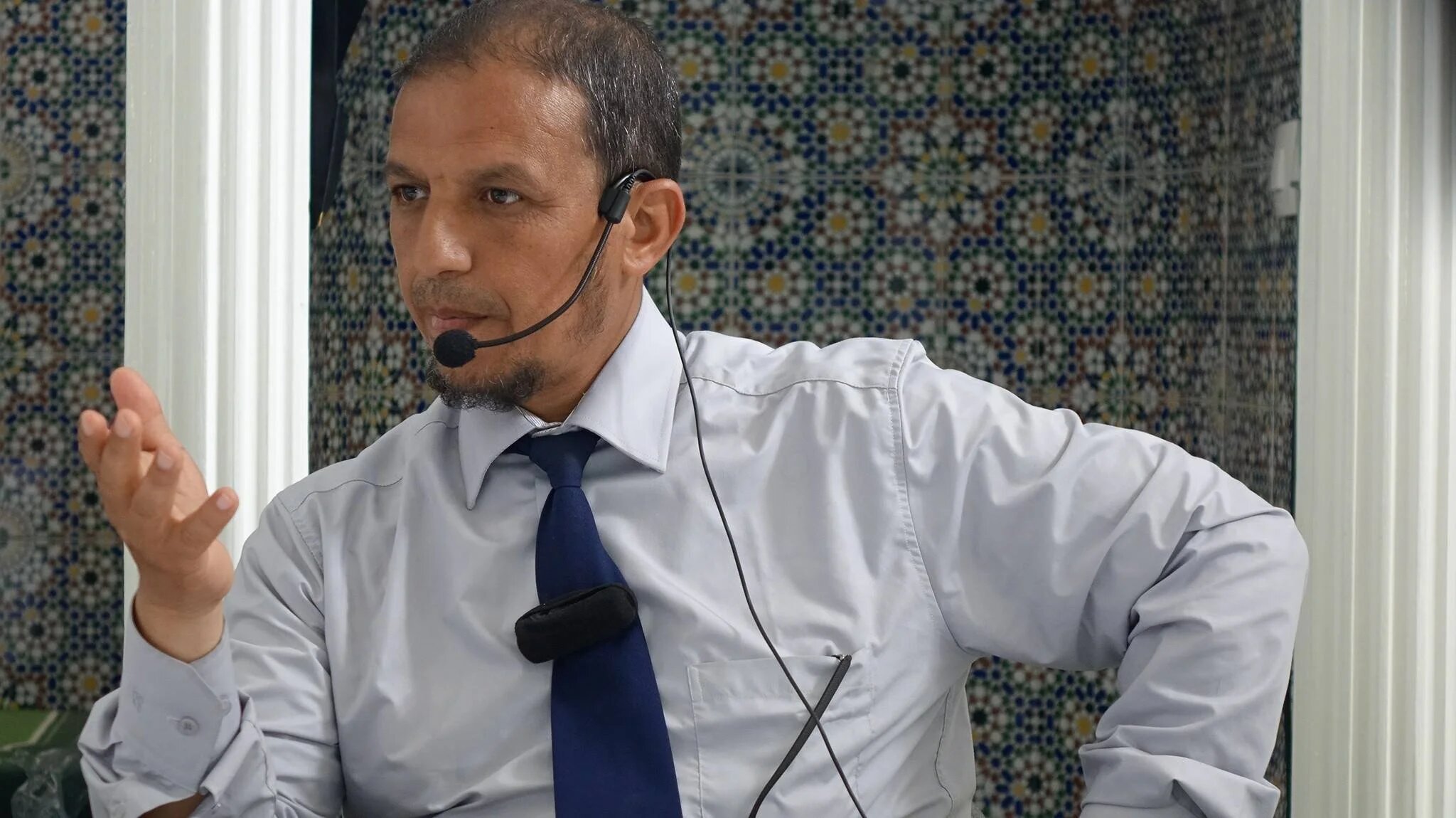 Alors qu’Hassan Iquioussen bénéficiait de titres de séjour depuis la perte de sa nationalité française, c’est à l’occasion d’une demande de renouvellement l’hiver dernier que les autorités françaises ont décidé d’invoquer la loi d’août 2021, dite « contre le séparatisme », à son encontre (Facebook/Hassan Iquioussen)