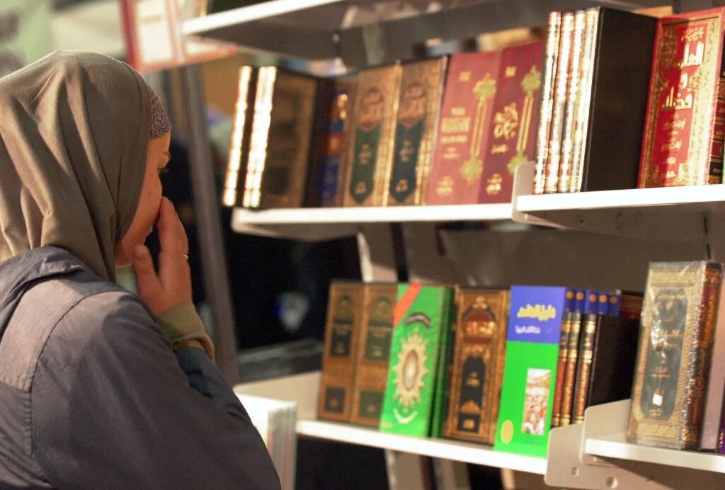 « Il était reproché quatre livres listés par la préfecture. Et nous avons répondu dans les temps de la procédure. Les livres ont été retirés de la vente avant l’arrêté », a commenté sur Nice Matin Sefen Guez Guez, avocat au barreau de Nice et des Hauts-de-Seine, qui défend la gérante de la librairie Iqra (AFP/Mehdi Fedouach)