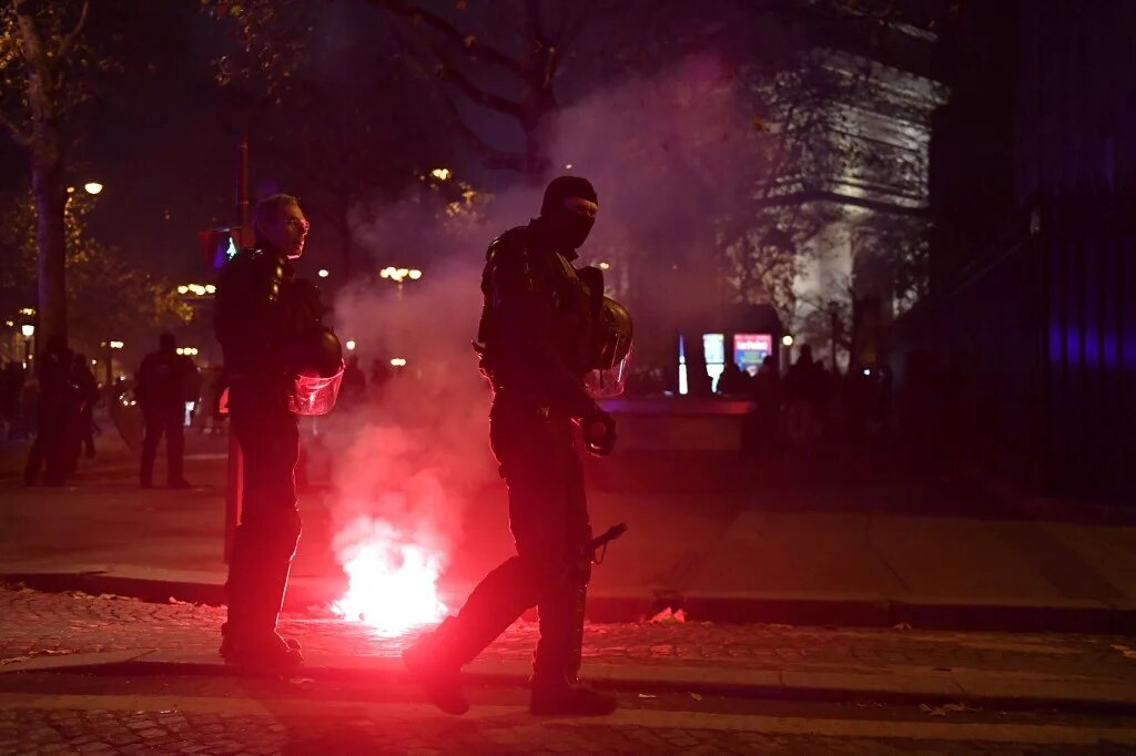« La responsabilité de l’exécutif et des grands médias est réelle. Le matraquage médiatique et les politiques menées sont compris comme des autorisations symboliques de passer à l’acte » – Rafik Chekkat (AFP/Julien De Rosa)