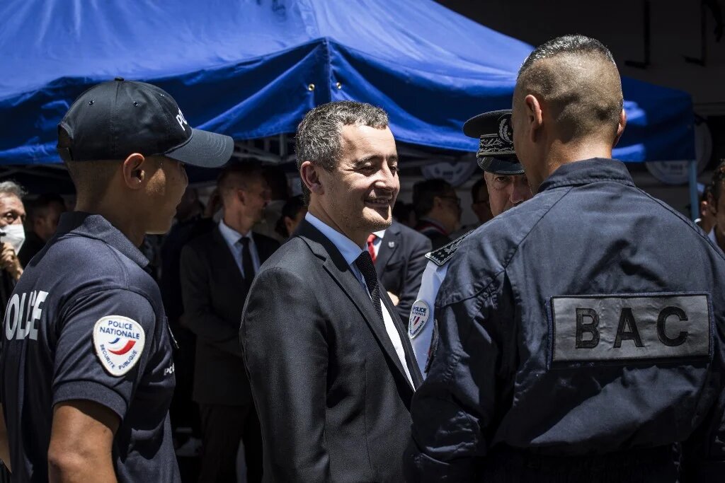 « Plus qu’une ‘’fronde’’, le mouvement de contestation policier s’apparente à un coup de force, avec l’aval de Gérald Darmanin » – Rafik Chekkat (AFP/Nicolas Petit)