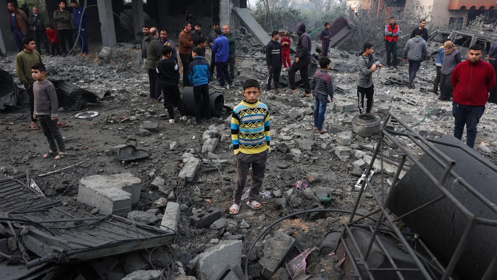 People amid the rubble of buildings hit in Israeli strikes the previous night in Jabalia in the northern Gaza Strip, on 16 January 2025 (AFP/Omar al-Qattaa)