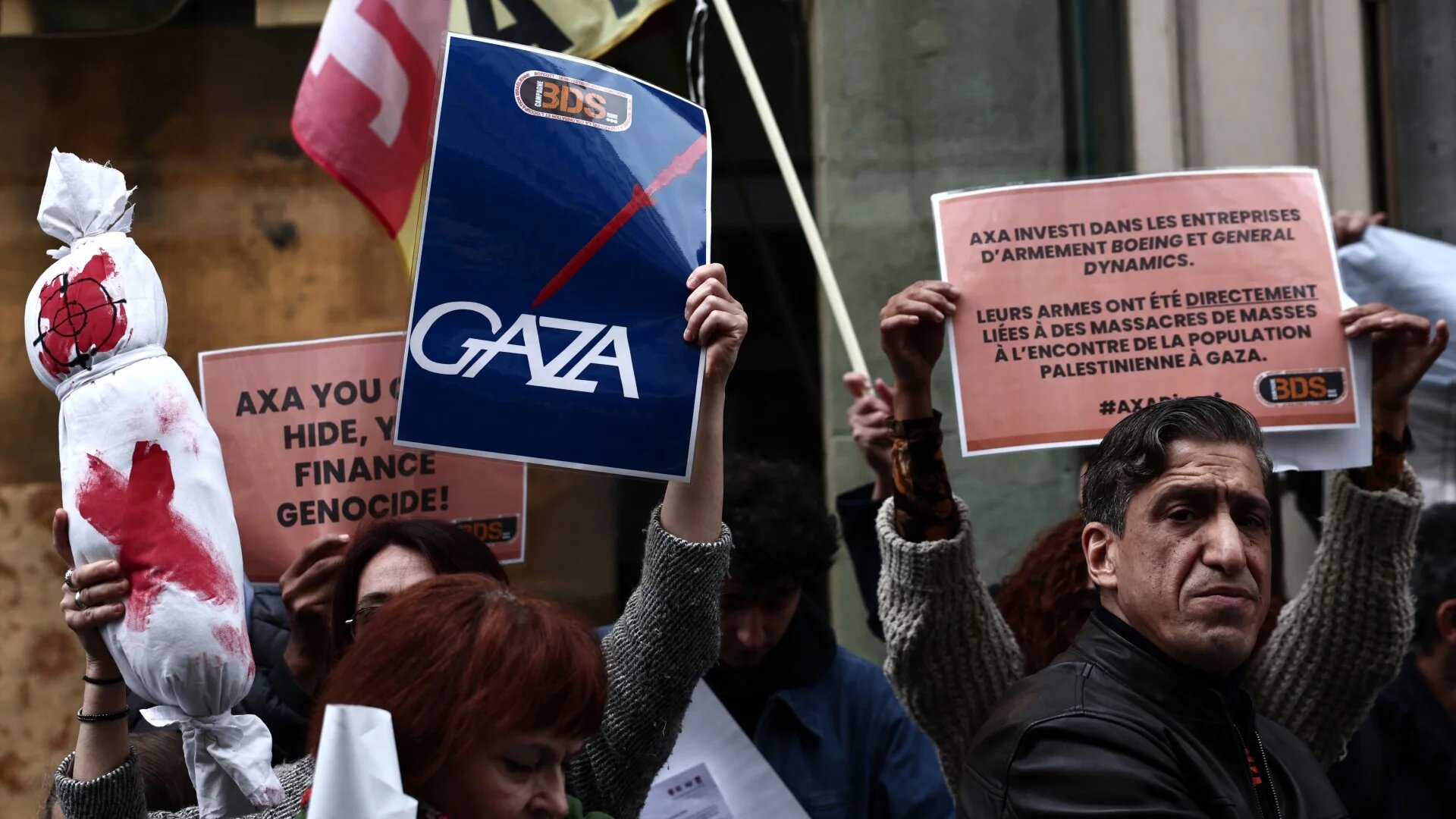 Pro-Palestinian protesters in the street prior to the general assembly of French insurance company Axa in Paris on 24 April 2025 (AFP/Thibaud Moritz)