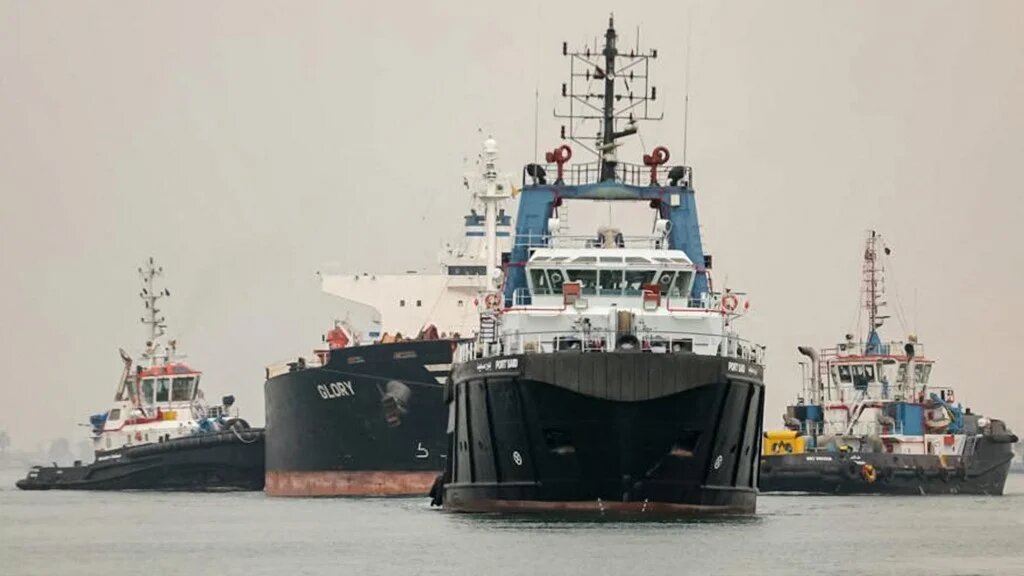 A photo shows tugboats pulling the Marshall Islands-flagged bulk carrier M/V Glory in the Suez Canal on January 9, 2023 (AFP)