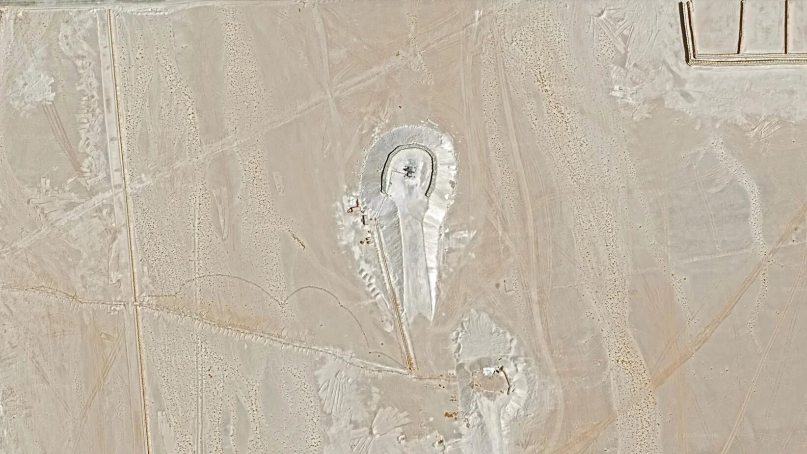 A satellite image taken near Puntland's Bosaso airport on 5 March shows an Israeli-made ELM-2084 3D Active Electronically Scanned Array Multi-Mission Radar supplied by the UAE (Google Earth)