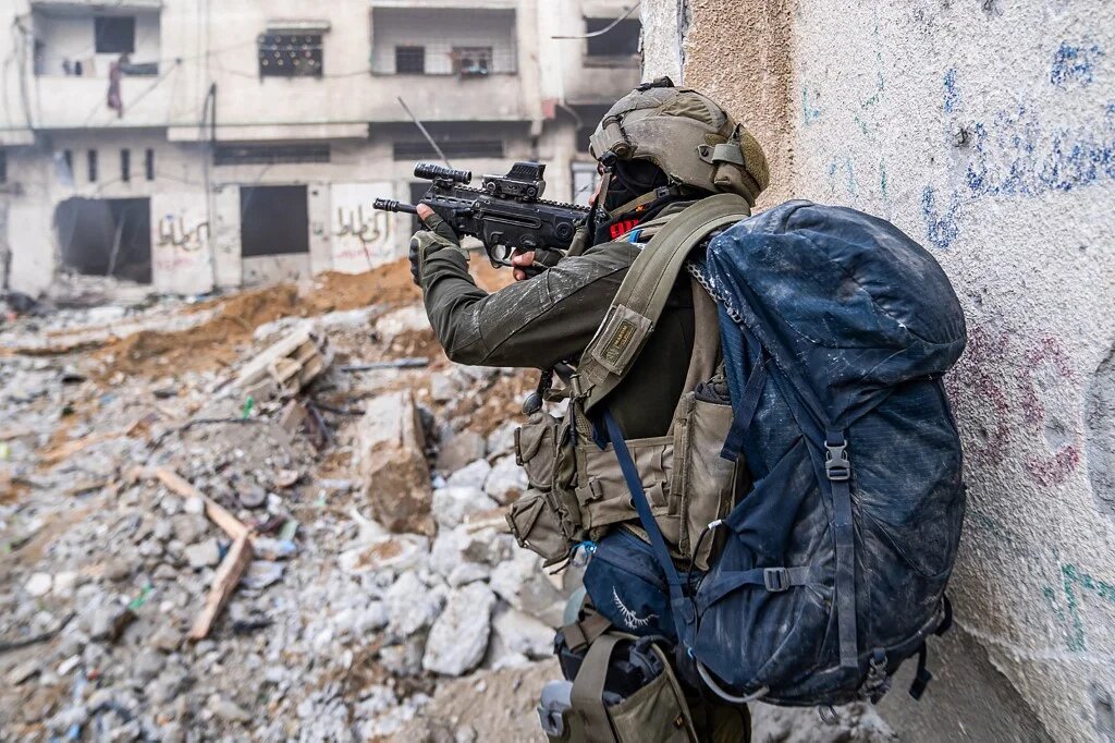 Les équipements destinés à être expédiés vers Israël sont de petites pièces métalliques servant à relier entre elles des balles de fusils mitrailleurs (AFP)
