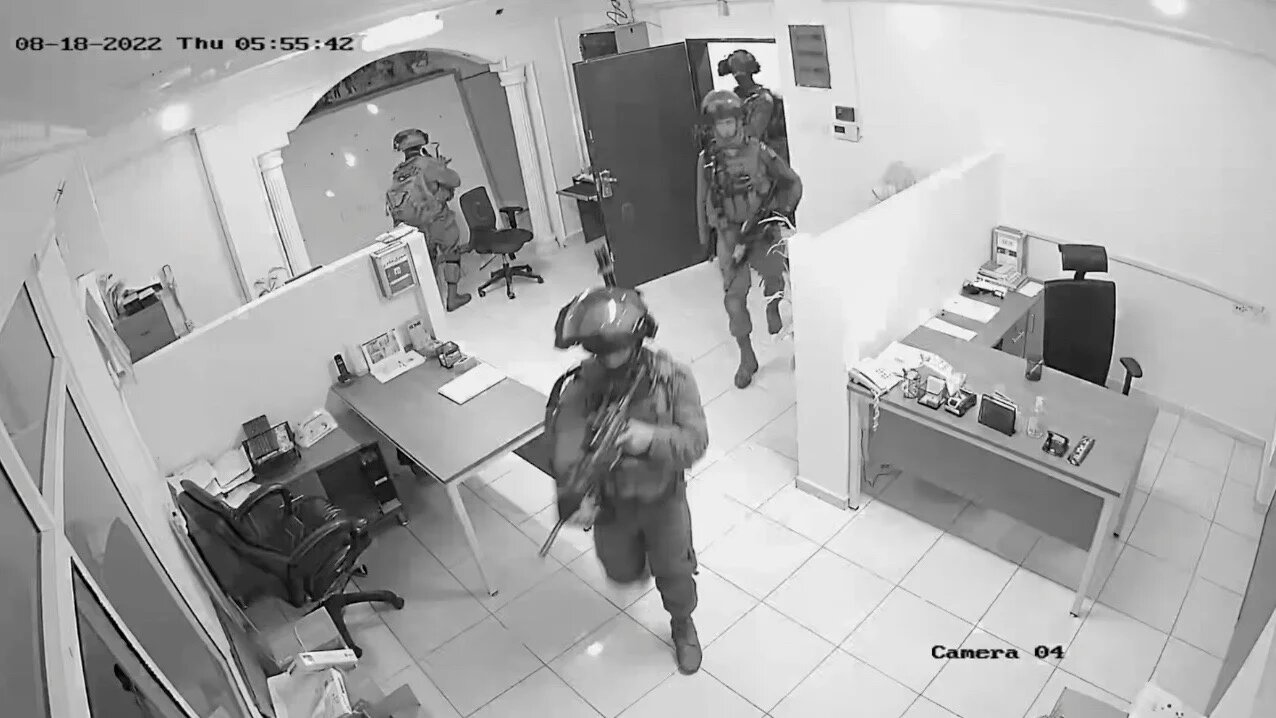 Israeli soldiers raid Al-Haq