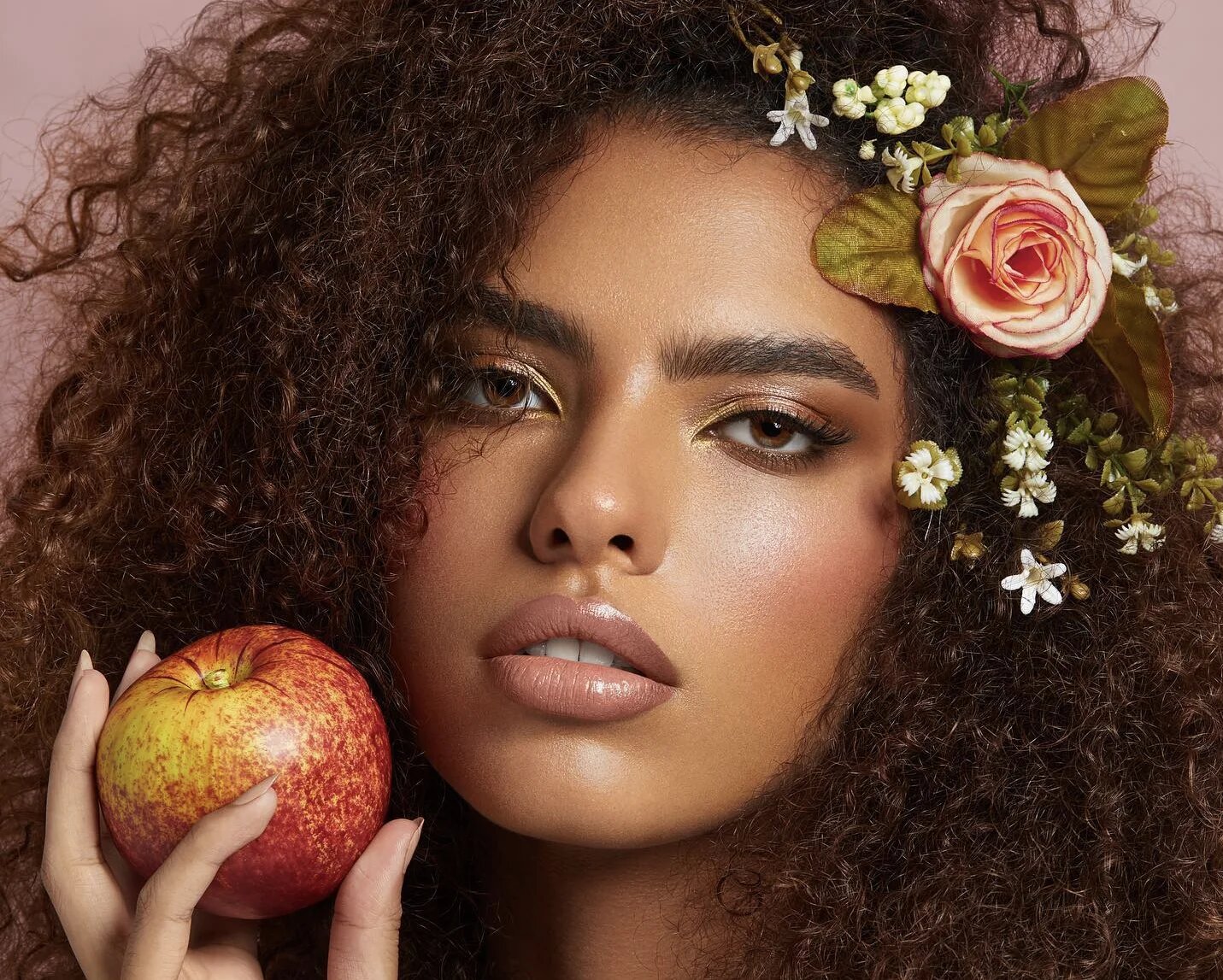 UNN model management « cherche des filles avec une identité propre, prêtes à se construire une personnalité, sans se soucier de l’avis des gens » (Facebook/@unnmodels)