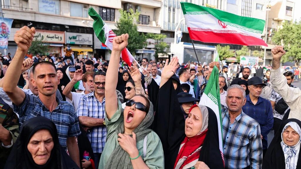 Iranians protest US attacks on the country in Tehran on 22 June 2025 (Atta Kenare/AFP)