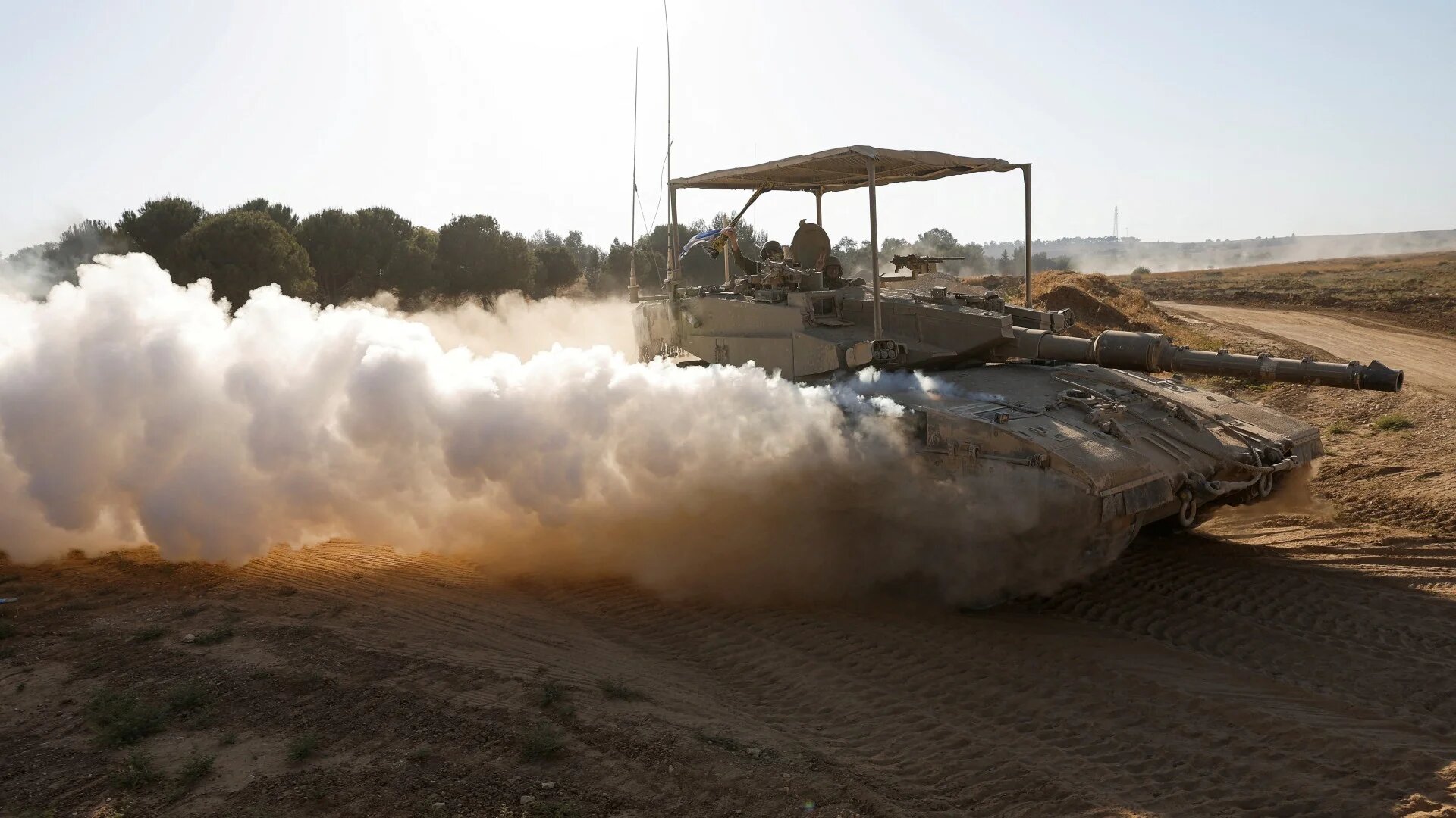 An Israeli tank manoeuvres, after returning from the Gaza Strip, in Israel, 5 June (Reuters/Amir Cohen)