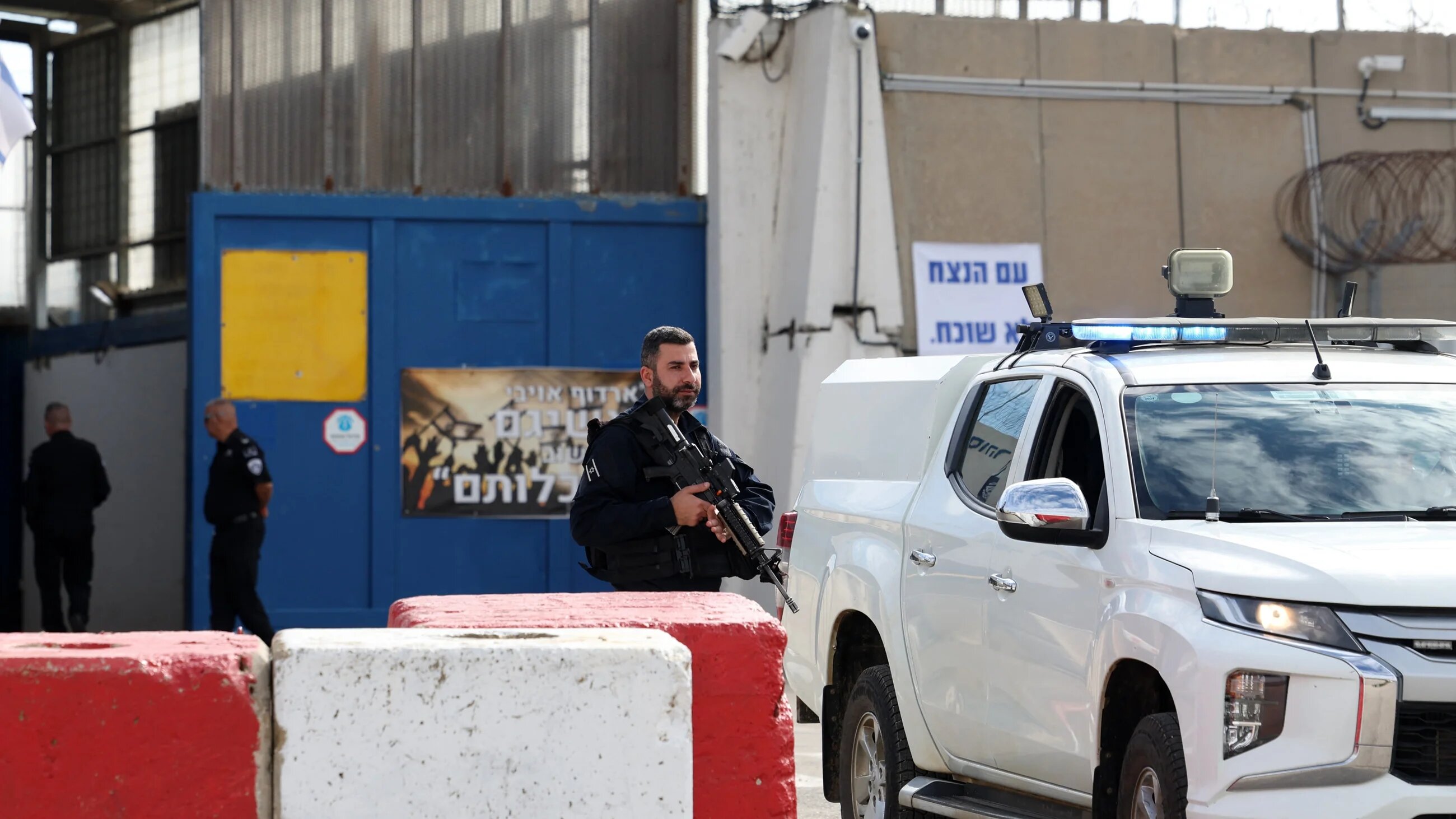 Israeli security forces stand at the entrance of the Ofer military prison in the occupied West Bank, on 25 January, 2025 (AFP/Ahmad Gharabli) 