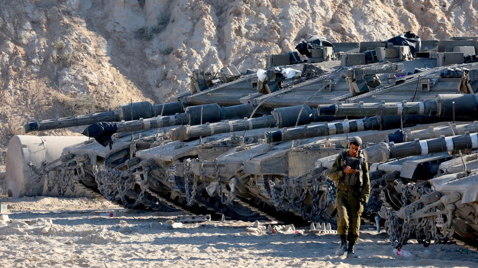 Israeli army tanks take position at the border between Israel and the Gaza Strip on 29 May 2025 (AFP)