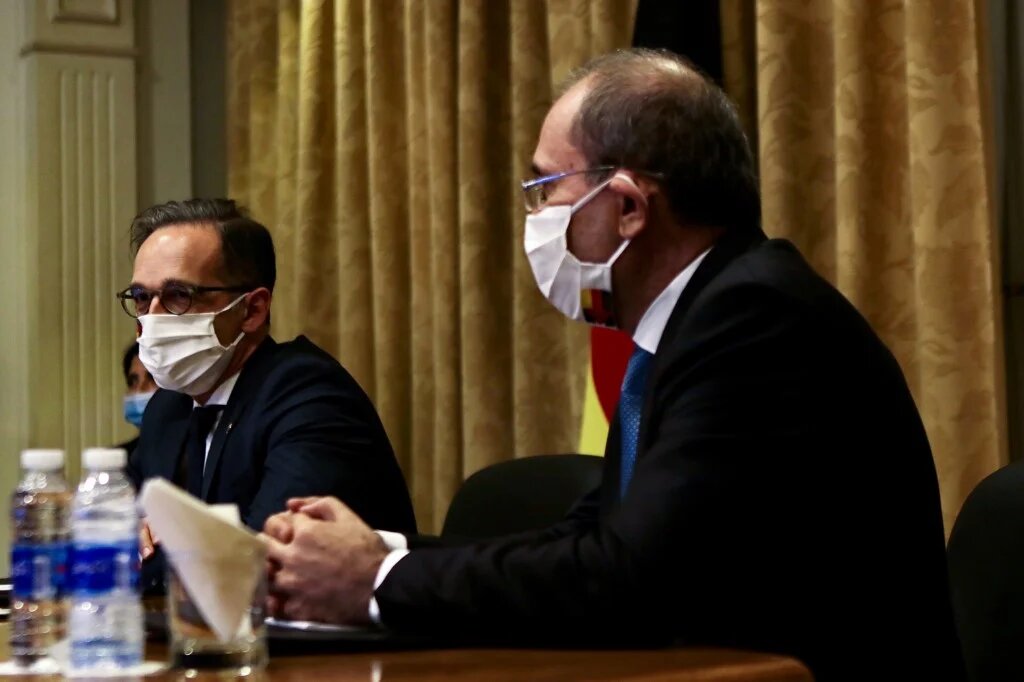 German Foreign Minister Heiko Maas (L) meets with his Jordanian counterpart Ayman Safadi in Amman in June.