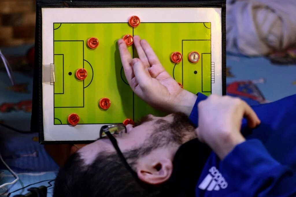 Amer Abou Nawas a lancé sa page Facebook en 2017 qui compte, depuis, 243 501 abonnés (AFP/Khalil Mazraawi)  