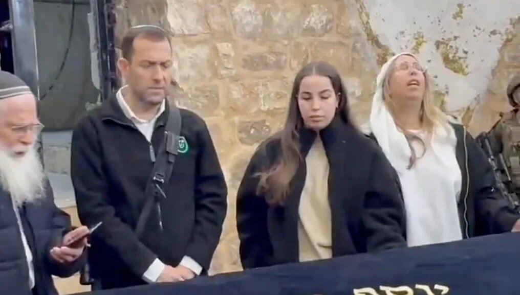 Released Israeli captive Agam Berger (c-r) and settler leader Yossi Dagan (c-l) at Joseph's Tomb in the occupied West Bank, 3 March 2025 (Social media)