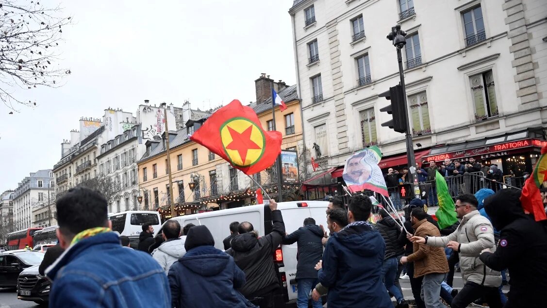 PKK flag in Paris