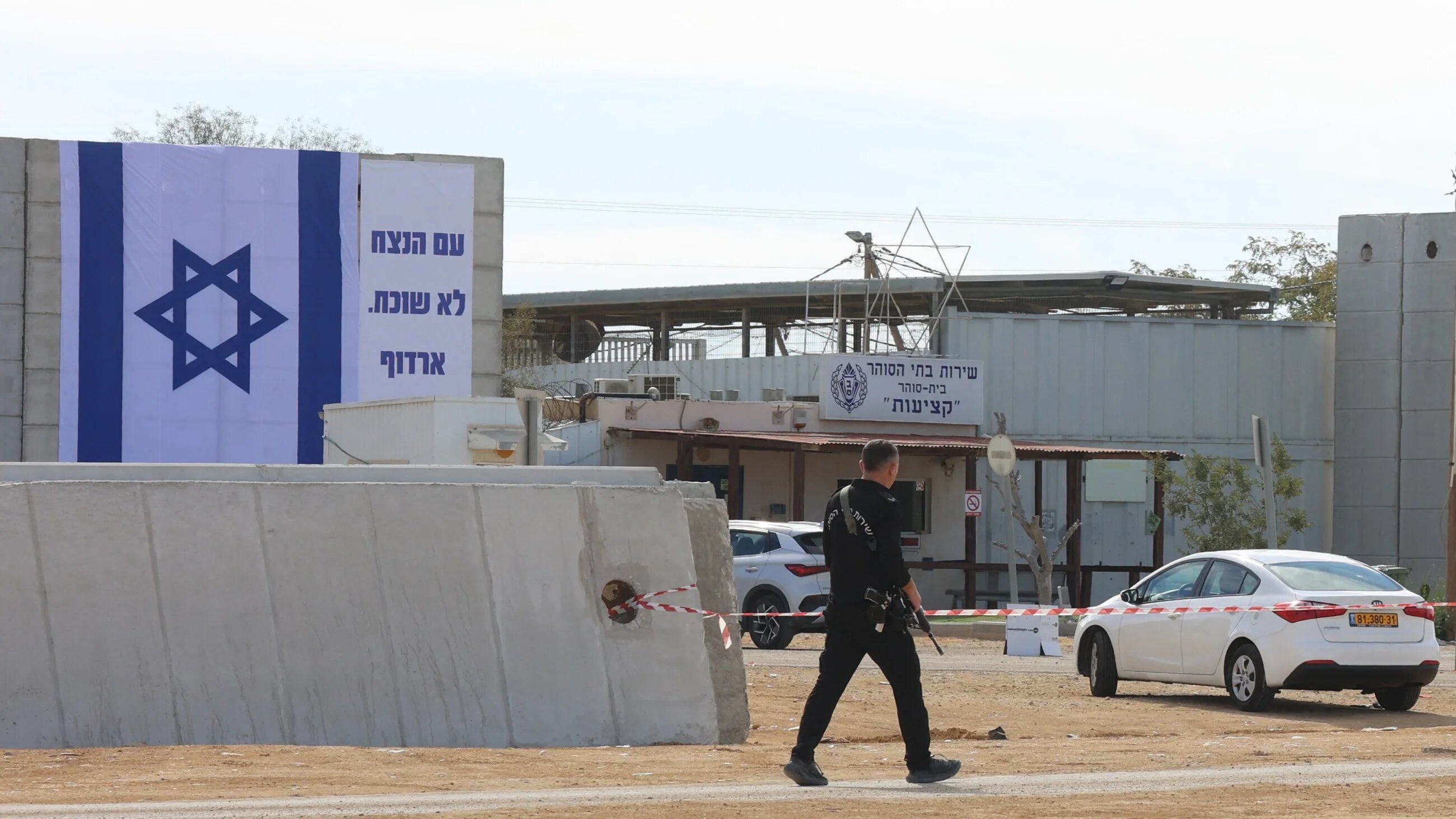 An Israeli security walks in front of the Kziot prison in the Negev desert on 25 January, 2025 (AFP/Gil Cohen-Magen)