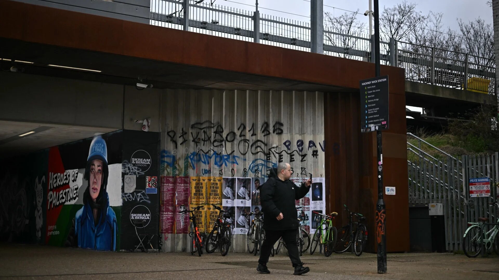 A photograph taken on 30 January 2024 in east London shows graffiti made by street artist Ed Hicks depicting a Palestinian journalist (AFP/Ben Stansall)
