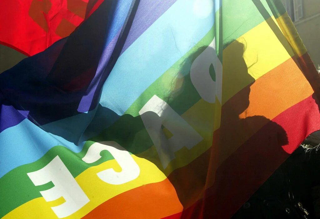 Ce n’est pas la première fois que la communauté LGBTQI+ se retrouve sous les critiques. En 2023 déjà, quand des exemplaires du Coran étaient brûlés dans plusieurs pays scandinaves, des manifestants en Irak avaient brûlé le drapeau arc-en-ciel (Gabriel Bouys/AFP)