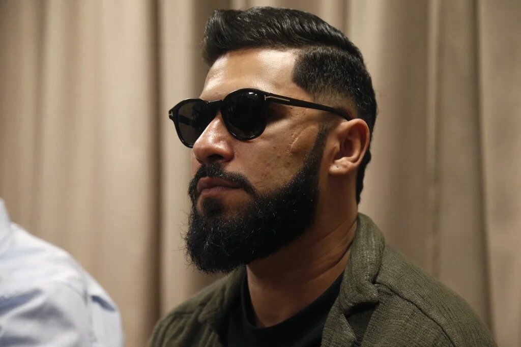 Le rappeur marocain ElGrande Toto, placé en garde à vue le 24 octobre à la suite de propos controversés, a été remis en liberté sous caution deux jours plus tard mais il reste poursuivi pour « injures, diffamation et menaces ». Sur cette photo, en conférence de presse le 23 octobre à Rabat (AFP)