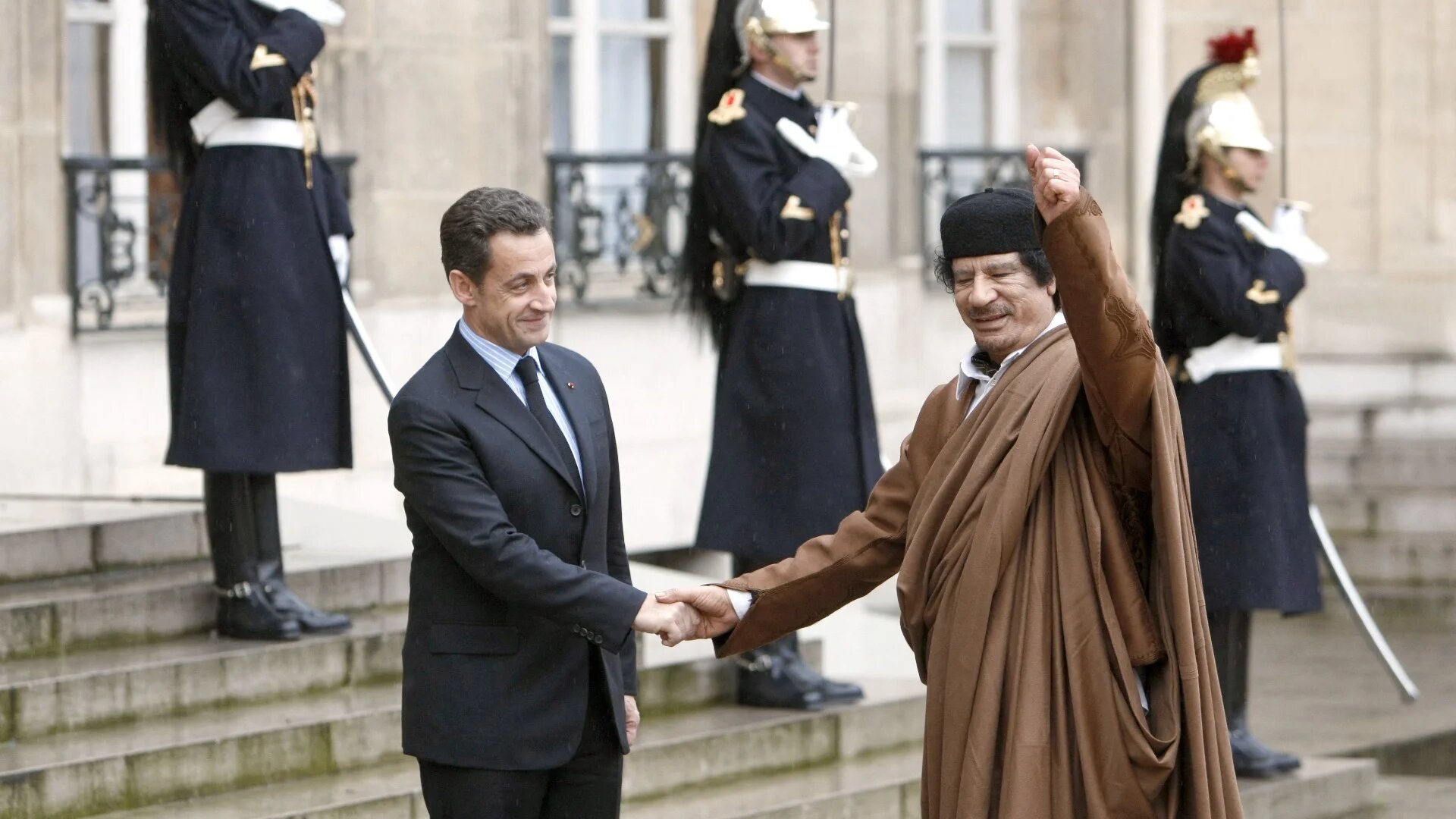 Libyan leader Muammar Gaddafi shakes hands with French President Nicolas Sarkozy on 10 December 2007 (AFP/Franck Fife)