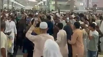 Saudi police arrested at least five people for “abusing and insulting” Pakistani officials at Masjid al-Nabawi in the holy city of Medina, Saudi Arabia on 29 April 2022 (Screengrab)